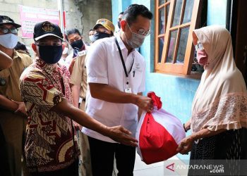 PEMOTONGAN  BANSOS DI BOGARES LOR TEGAL SUDAH BERLANGSUNG BERTAHUN-TAHUN. WARGA PENERIMA PASRAH