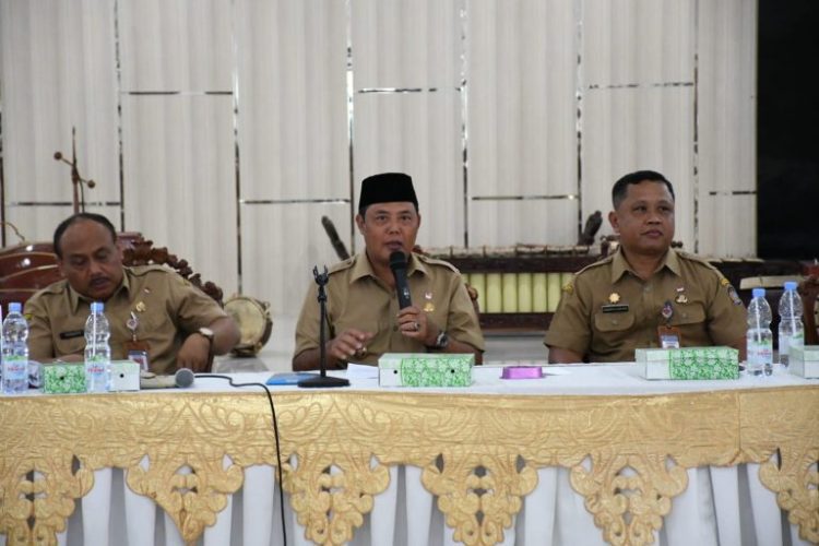 BUPATI KARANGANYAR, PANITIA PILKADES SERENTAK HARUS NETRAL