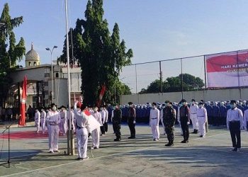 KETIKA ABU BAKAR BAASYIR MAU HORMAT BENDERA