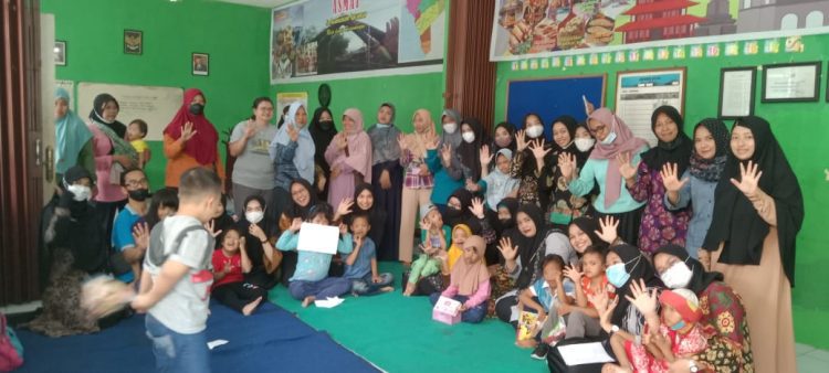 Kebidanan Unissula Peduli Autis