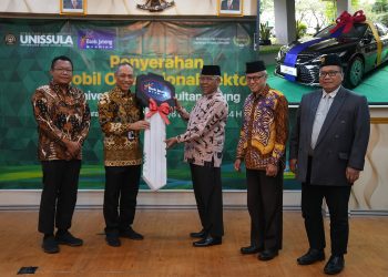 Unissula Terima Camry dari Bank Jateng Syariah