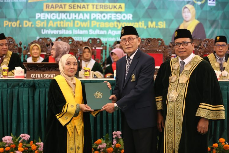 Prof Arttini Guru Besar Baru FTI Unissula
