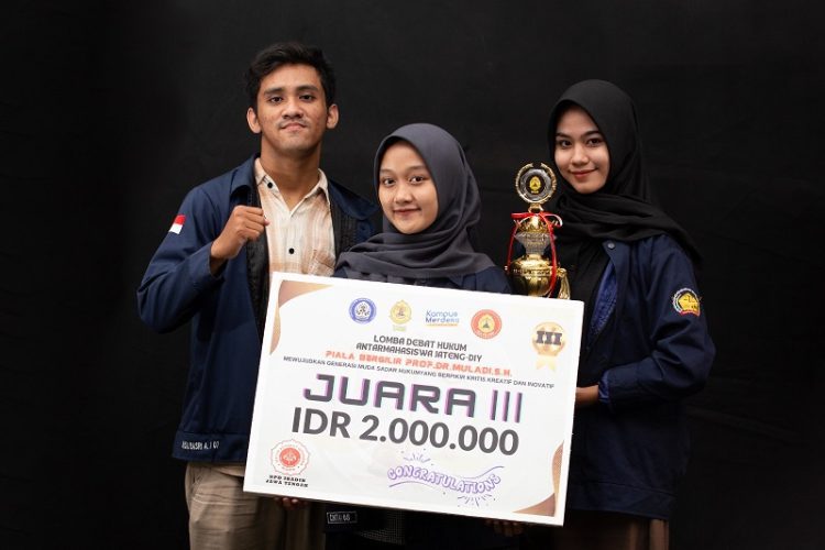 Mahasiswa Hukum Unissula Juara Debat Tingkat Jateng-DIY