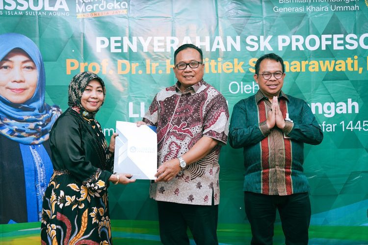 Dosen Kedokteran Unissula Terima SK Guru Besar