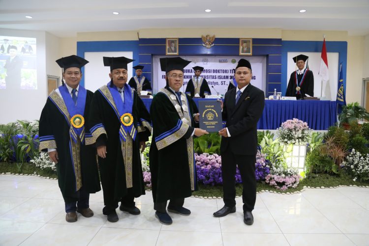 Teliti Jalan Tahan Rob Juny Andry Sulityo Raih Doktor