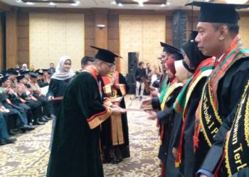 FH Unissula Melepas 410 Lulusan