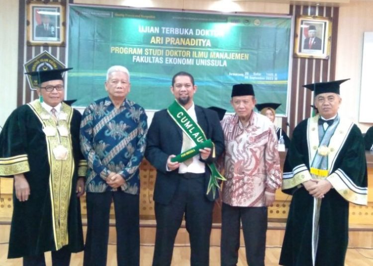 Dosen Unpand Raih Gelar Doktor Managemen di FE Unissula