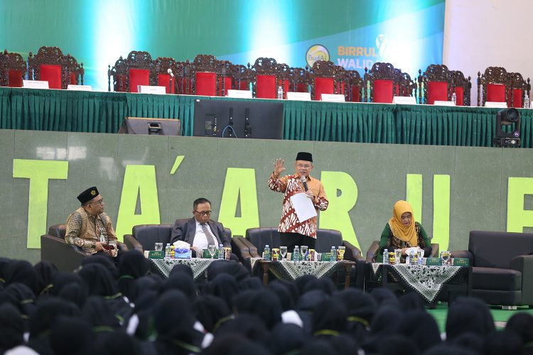 Prof Amran Isi Kuliah Umum Pekan Taaruf Unissula