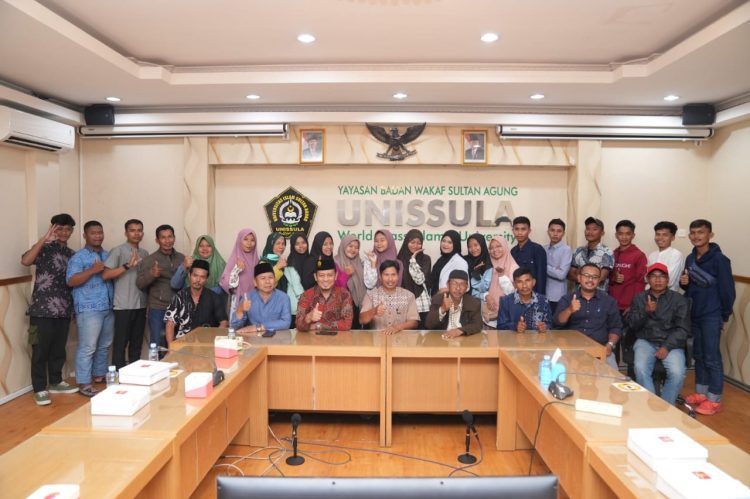 Pemuda Pemudi Pulau  Bawean Antusias Kuliah di Unissula
