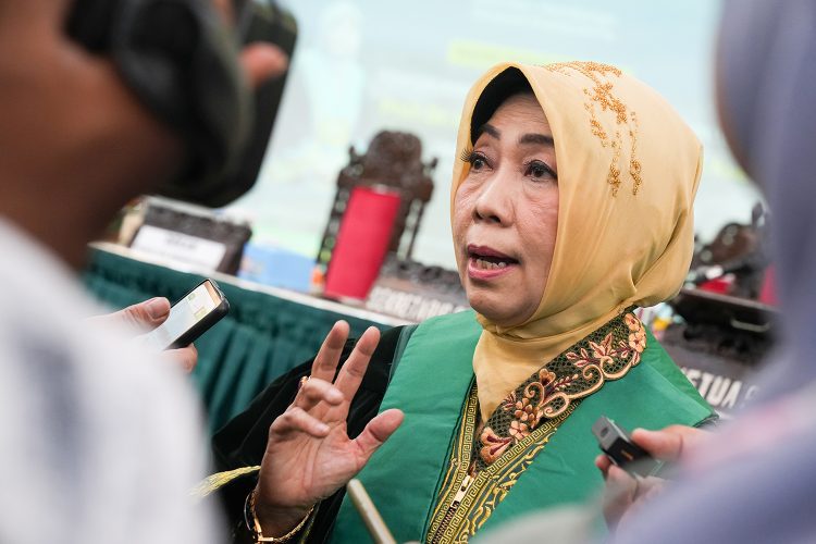 Guru Besar Kedokteran Unissula Kembangkan Mahkota Dewa Atasi Kanker