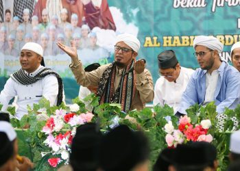 Dosen, Mahasiswa dan Karyawan Gelar FKIP Unissula Bersholawat