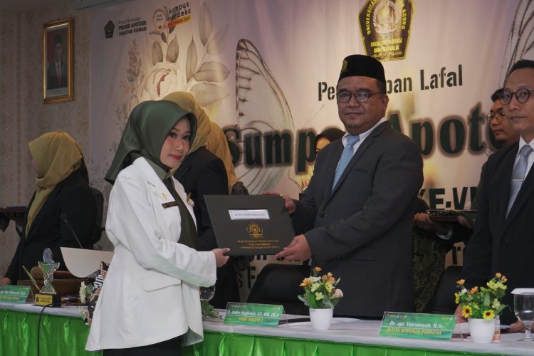 Unissula Melepas 22 Apoteker Baru