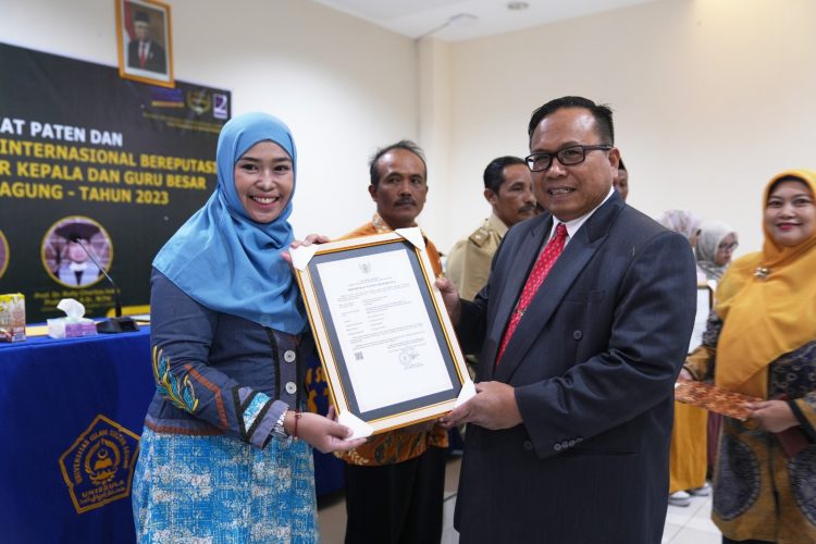 Dosen Unissula Terima Hak Paten