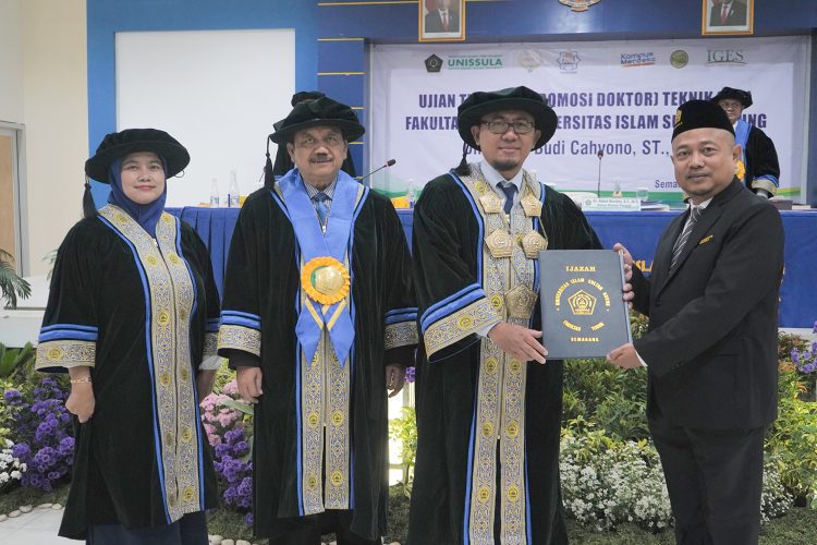 Teliti Rumah Apung Damang Raih Gelar Doktor di PDTS Unissula