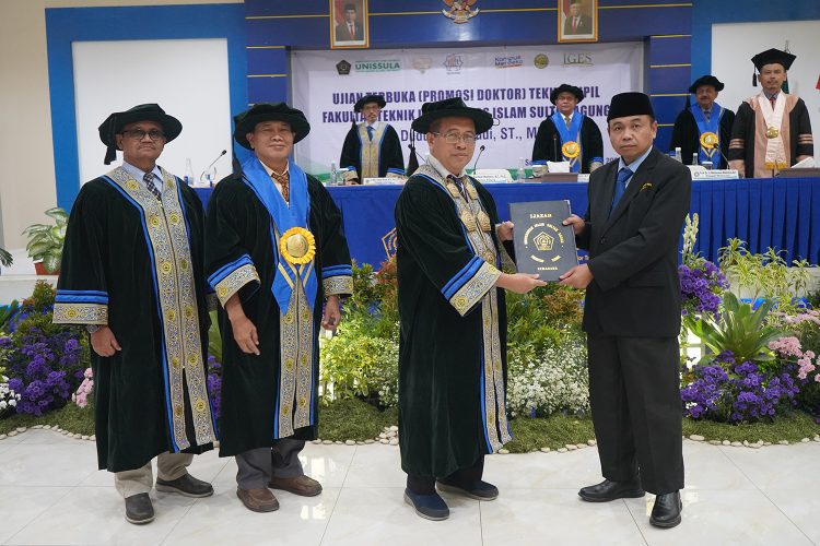 Teliti Model Sistem Penyediaan Air Bersih Dudung Raih Gelar Doktor
