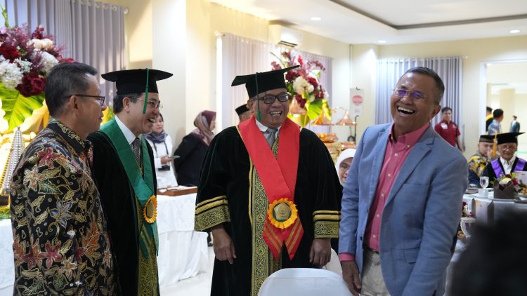 Menteri dan Mantan Menteri Hadiri Pengukuhan Prof Agung Putra