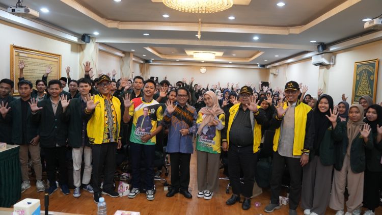 Dr Mujib Rohmat Beri Motivasi Mahasiswa Penerima Beasiswa KIP K