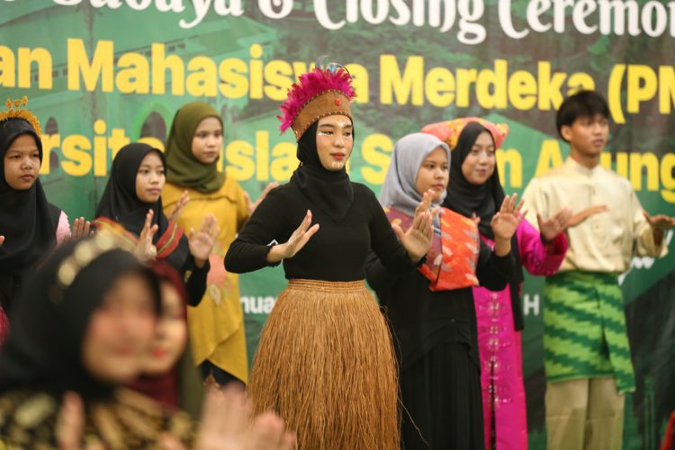 Mahasiswa 21 Universitas Luar Jawa Bangga Kuliah di Unissula