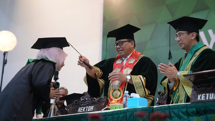 Wisudawan Unissula Berdaya Saing Internasional