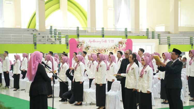 Unissula Melepas 136 Apoteker Baru