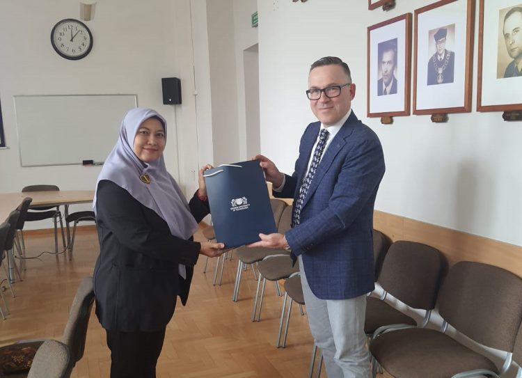Fakultas Teknik Unissula Jalin Kerjasama dengan Gdansk University of Technology Polandia