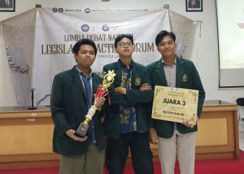 Tim Debat Unissula Juara Nasional