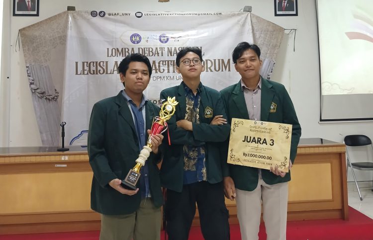 Tim Debat Unissula Juara Nasional