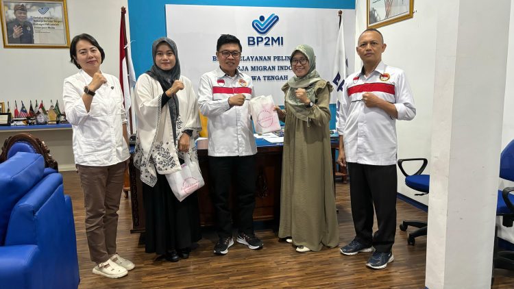 Pekerja Migran Indonesia Minati Kelas RPL Prodi Sastra Inggris Unissula