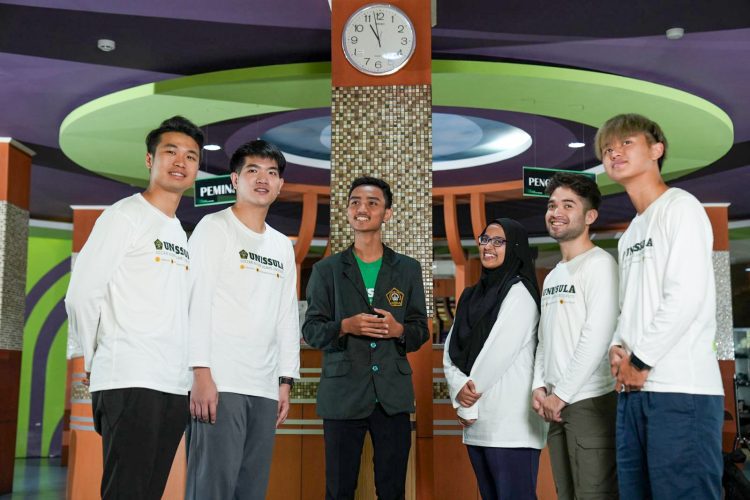 Terakreditasi Unggul Prodi Sastra Inggris Unissula Buka Kelas Reguler Hingga RPL