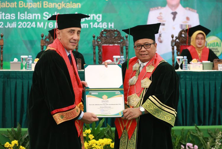 Pj Bupati Bangkalan Arief Moelia Raih Gelar Profesor di Unissula