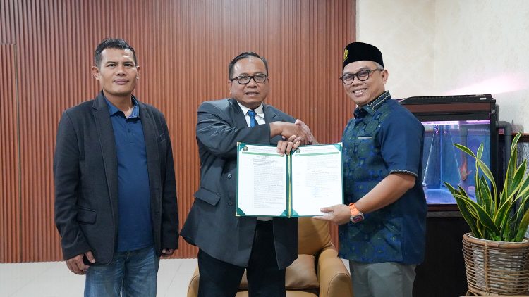 Sekjen Id Cyberlaw Peroleh Gelar Doktor Kehormatan di Unissula