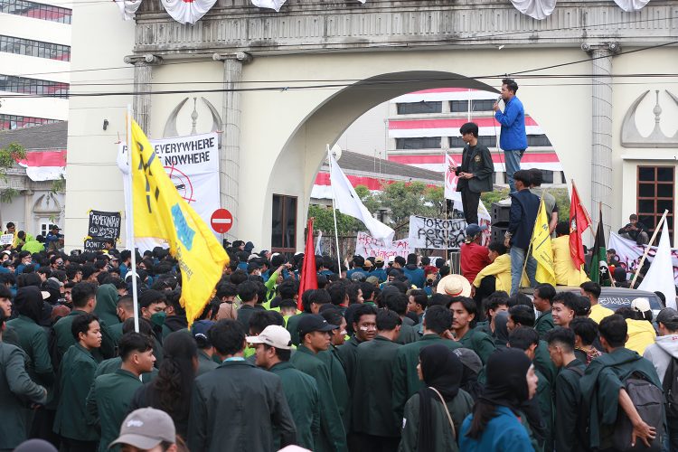 BEM Unissula Tuntut Pemerintah Kembalikan Marwah Demokrasi