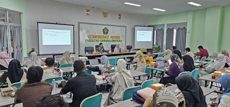 Fakultas Farmasi Beri Berbagai Penghargaan dari Dosen Terhits Sampai Tendik Tersolutif