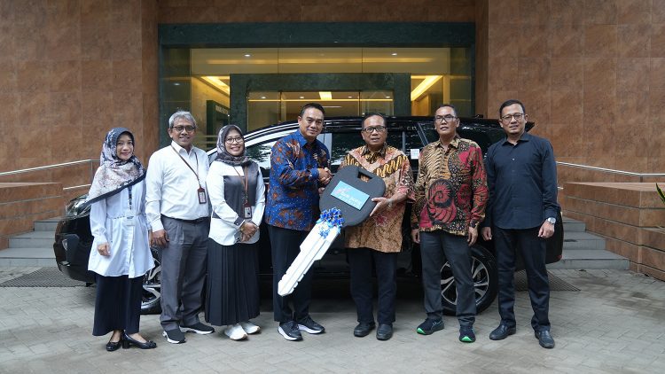 Unissula Menerima Mobil dari Bank Jateng