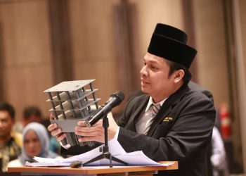 Teliti Pondasi di Tanah Lunak Roy Rizali Raih Gelar Doktor