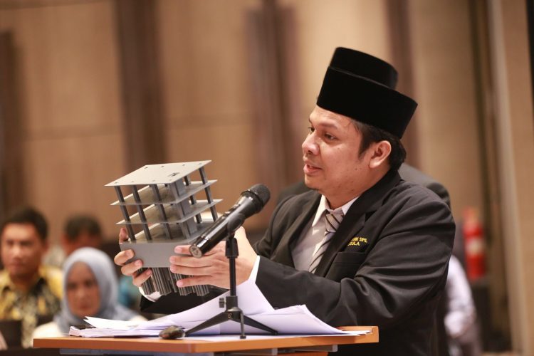 Teliti Pondasi di Tanah Lunak Roy Rizali Raih Gelar Doktor