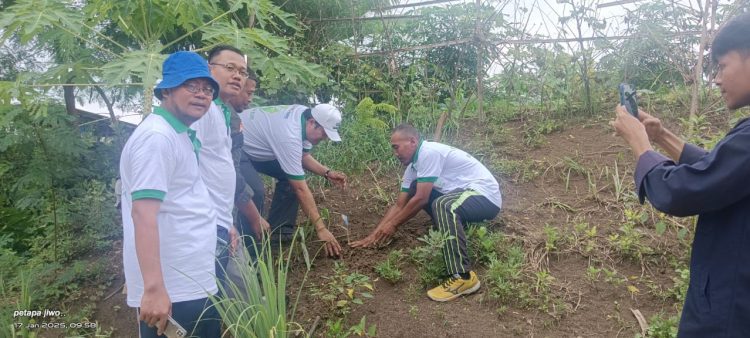 Perkuat Tanggul Sungai Tuntang, ICMI Jateng Tanam 5000 Pohon