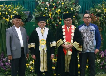 Komisioner OJK Dikukuhkan menjadi Guru Besar Unissula