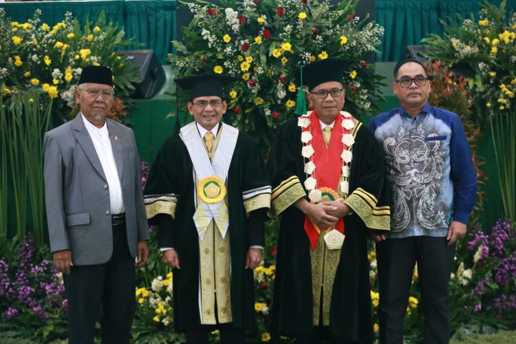 Komisioner OJK Dikukuhkan menjadi Guru Besar Unissula