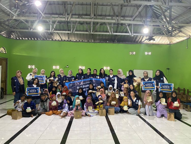 Relawan Gesit Ajarkan Kreatifitas Melalui Aksi Hias Kue