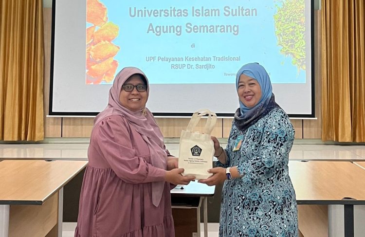 Mahasiswa Farmasi Unissula Mengenal Tanaman Obat di Tawangmangu