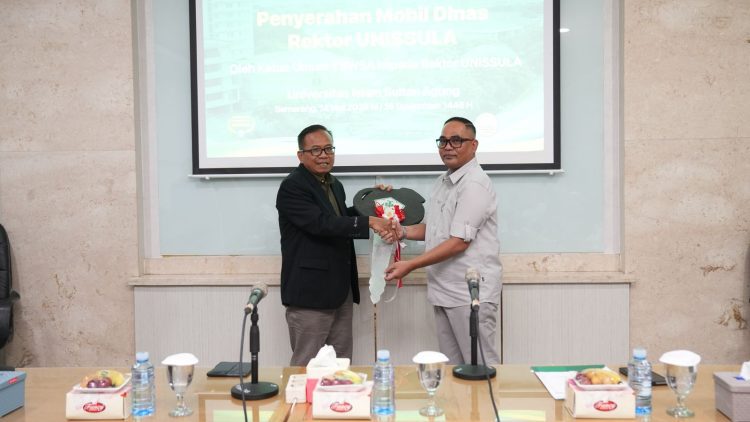 Rektor Unissula Terima Mobil Dinas Baru dari YBWSA