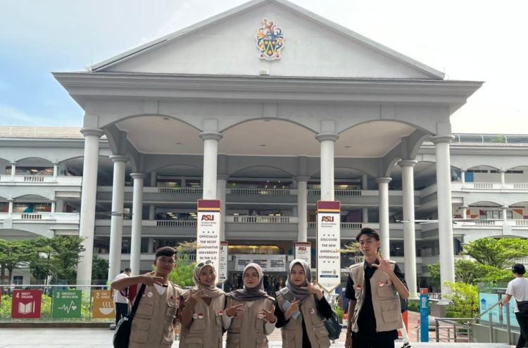 Mahasiswa Fikom Unissula Field Trip ke Malaysia