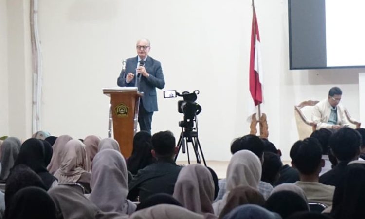 FEB Unissula Hadirkan Prof Bruno dari Harvard