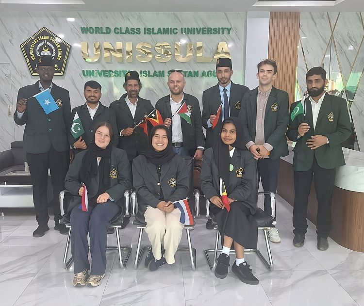 Empat Mahasiswa Belanda Kerjakan Tugas Akhir di Unissula