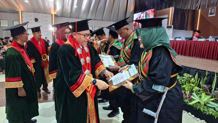 Fakultas Hukum Unissula Melepas 277 Lulusan