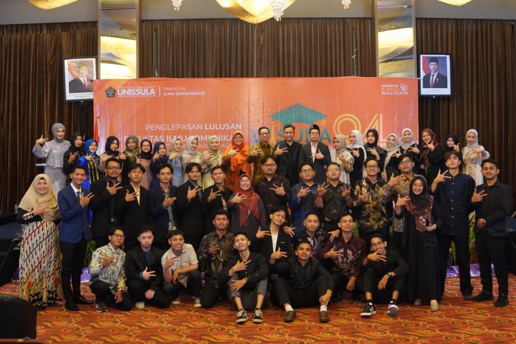 Fakultas Ilmu Komunikasi Unissula Melepas 43 Wisudawan